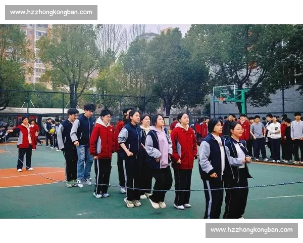 《今天我们跳大绳:一次团结与挑战并存的比赛体验》 《今天我们跳大绳:一次团结与挑战并存的比赛体验》